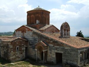Albanien Ardenika Kloster Gebäude - Sento Wanderreisen