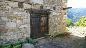 Wandern Italien Friaul - altes Haus in Bergdorf 1- Sento Wanderreisen