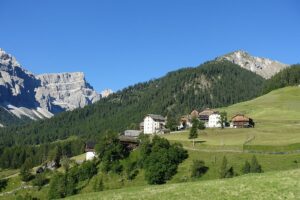 Südtirol Wandern in den Dolomiten – Dorf Lungiarü 1 – Sento Wanderreisen