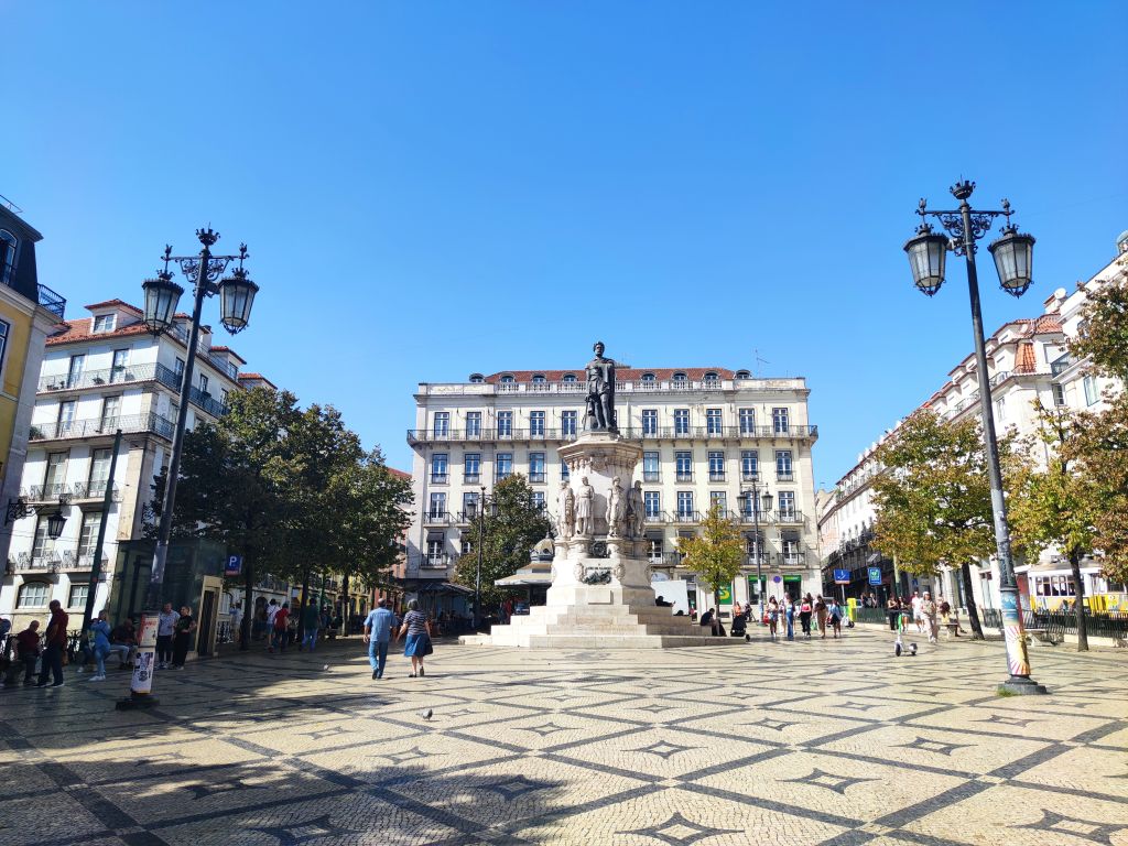Wanderreise Portugal Atlantikweg Lissabon Platz - Sento Wanderreisen