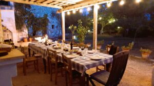 Apulien Koch-Erlebnisreise Abend gedeckter Tisch - Sento Wanderreisen