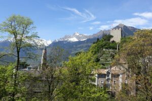 Südtirol Meran Frühling Pulverturm - Sento Wanderreisen