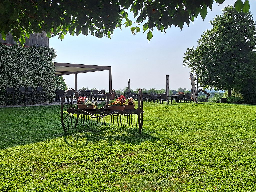 Wandern Italien Friaul Agriturismo Garten Restaurant- Sento Wanderreisen