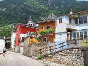 Wandern Italien Friaul Cornino Dorf - Sento Wanderreisen