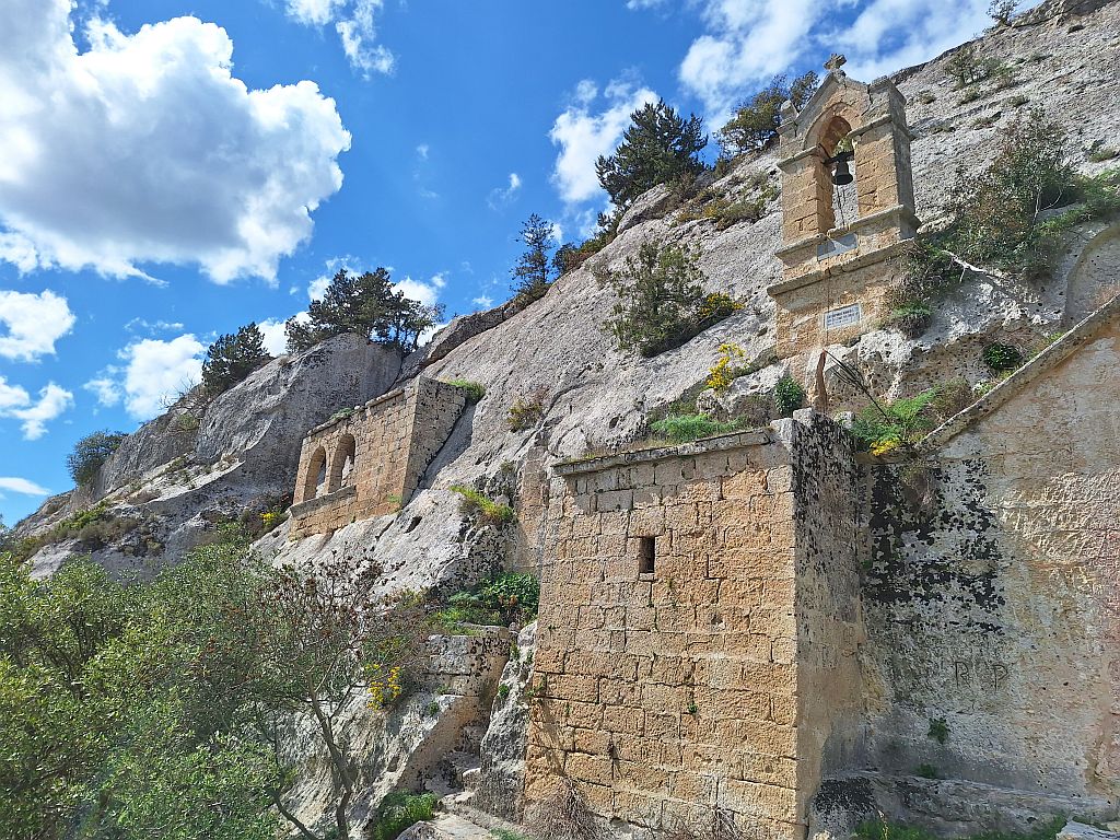 Wandern Italien Basilikata Felsenkirche 1 - Sento Wanderreisen
