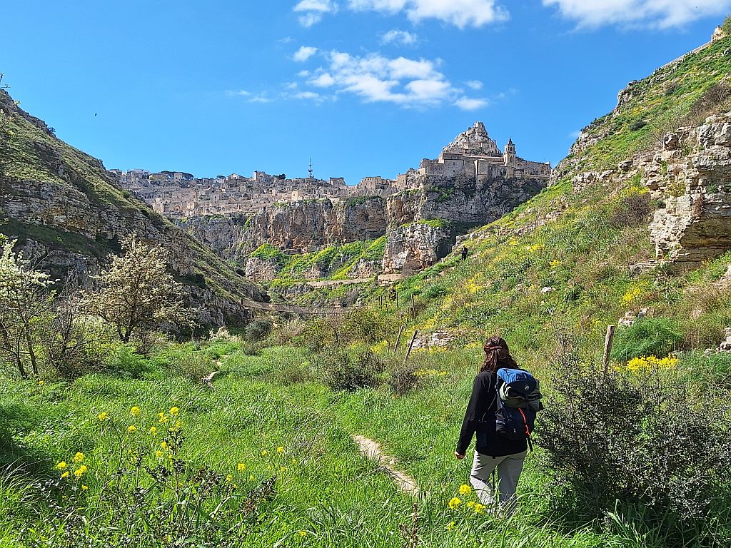 Wandern Italien Basilikata Matera Gravina von unten - Sento Wanderreisen