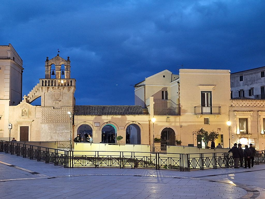 Wandern Italien Basilikata Matera Piazza am Abend - Sento Wanderreisen