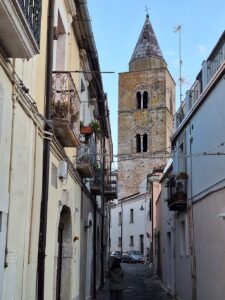 Wandern Italien Basilikata Melfi Kirchturm - Sento Wanderreisen