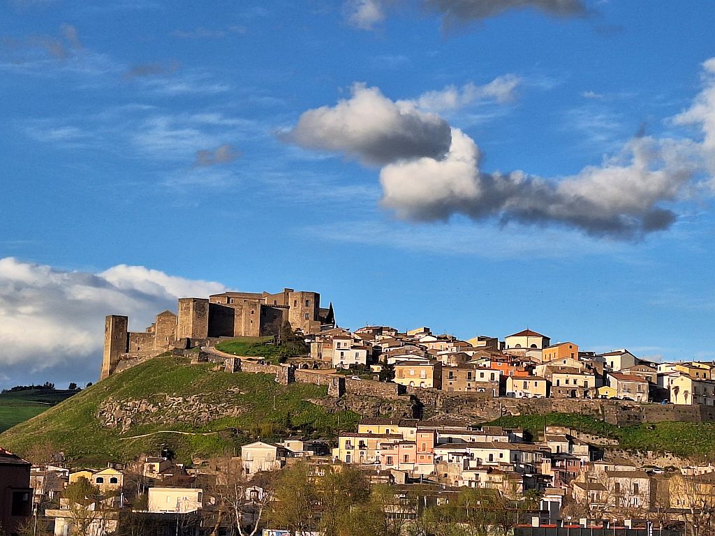 Wandern Italien Basilikata Melfi Stadtansicht - Sento Wanderreisen