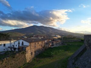 Wandern Italien Basilikata Melfi mit Monte Vulture - Sento Wanderreisen
