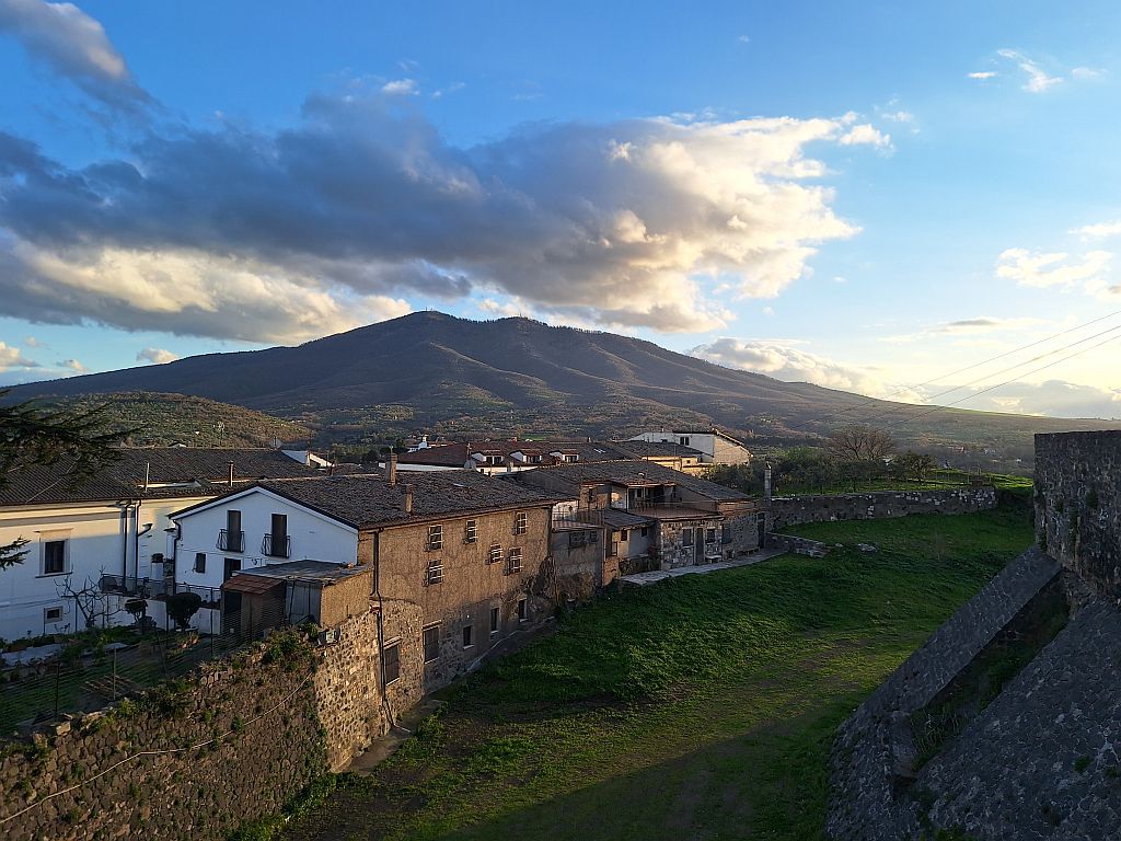 Wandern Italien Basilikata Melfi mit Monte Vulture - Sento Wanderreisen