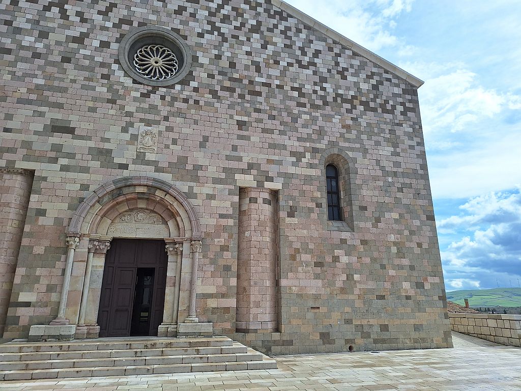 Wandern Italien Basilikata Rapolla Kirche - Sento Wanderreisen