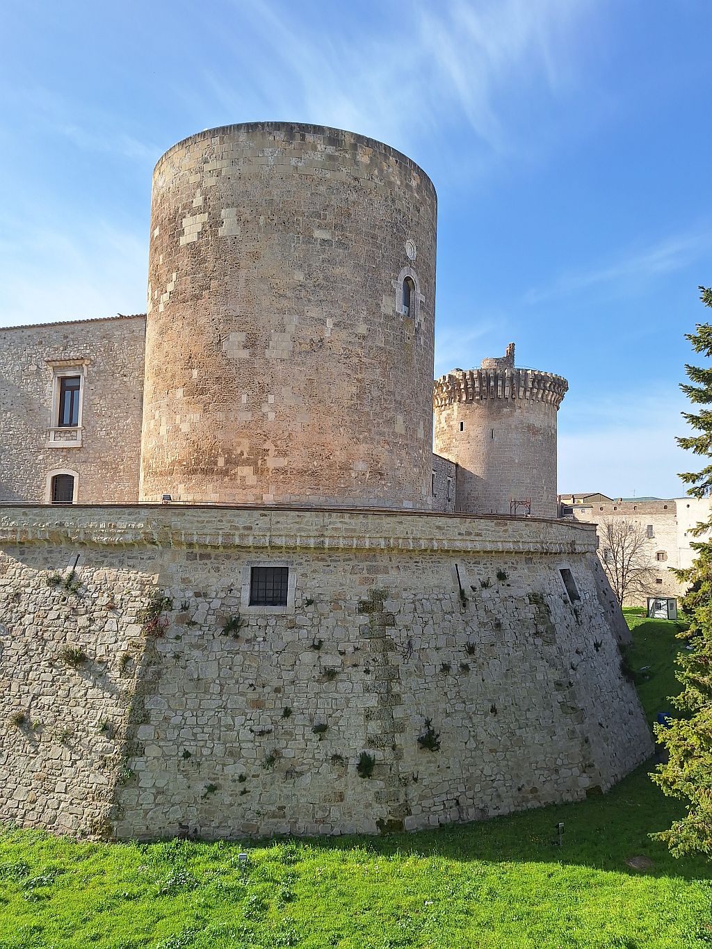 Wandern Italien Basilikata Venosa Kastell Mauer - Sento Wanderreisen