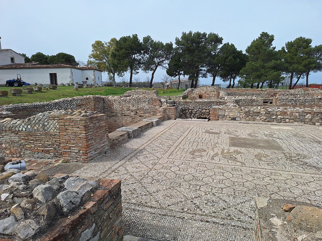 Wandern Italien Basilikata Venosa Römersiedlung Mosaik - Sento Wanderreisen