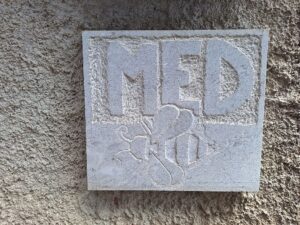 Wandern Slowenien Karst Dorf Volcji Grad Imker - Sento Wanderreisen