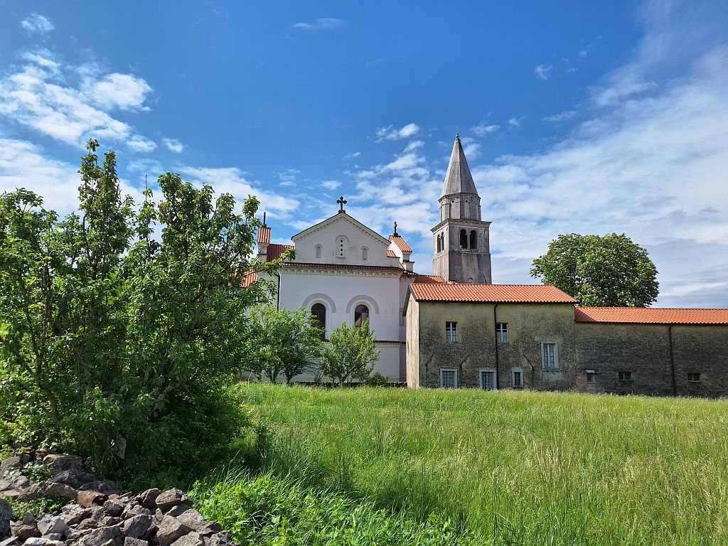 Wandern Slowenien Karst Kirche - Sento Wanderreisen