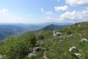 Wandern Slowenien Karst Nanos Wanderung Kirche 1 - Sento Wanderreisen