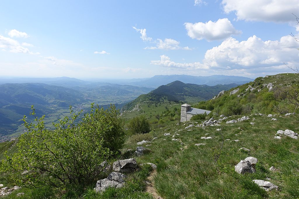 Wandern Slowenien Karst Nanos Wanderung Kirche 1 - Sento Wanderreisen