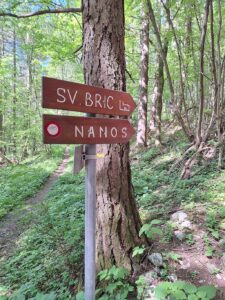 Wandern Slowenien Karst Nanos Wegweise - Sento Wanderreisen