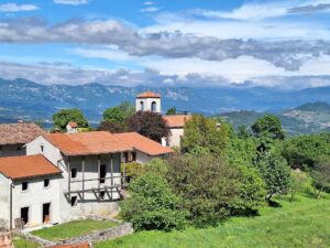 Wandern Slowenien Karst Pedrovo Kirche - Sento Wanderreisen