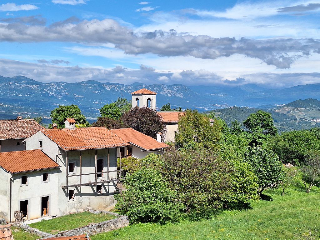 Wandern Slowenien Karst Pedrovo Kirche - Sento Wanderreisen