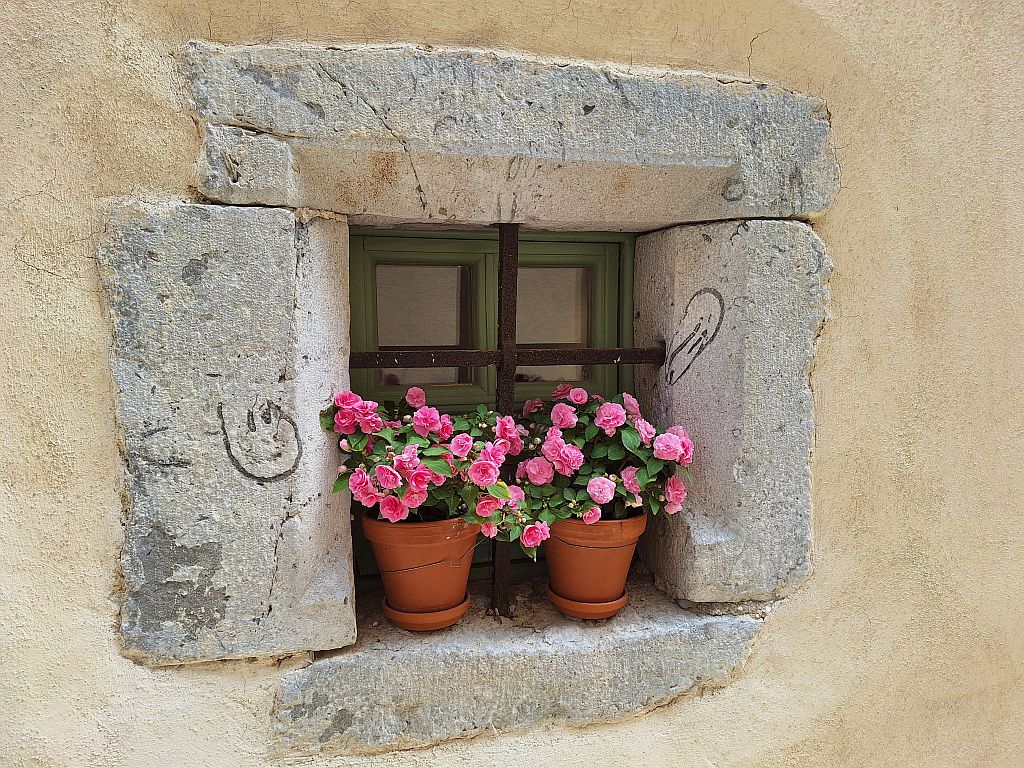 Wandern Slowenien Karst Stanjel Fenster - Sento Wanderreisen