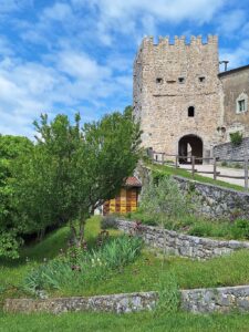 Wandern Slowenien Karst Stanjel Turm - Sento Wanderreisen