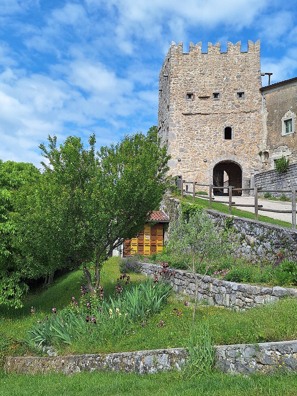 Wandern Slowenien Karst Stanjel Turm - Sento Wanderreisen