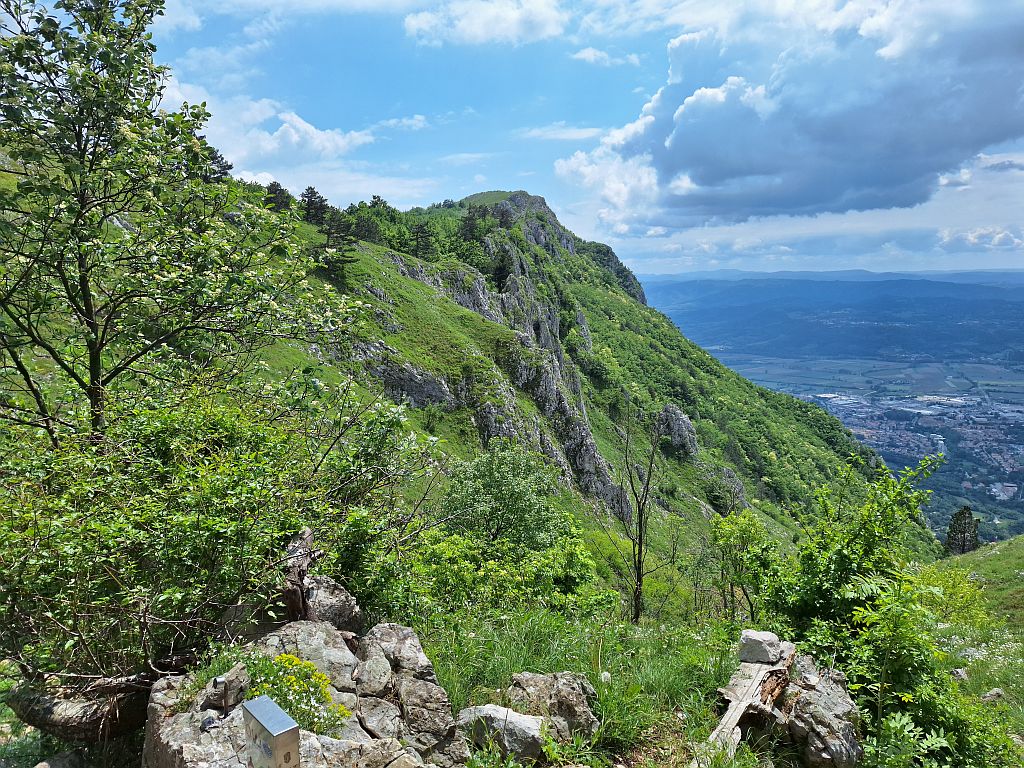 Wandern Slowenien Karst Wanderung Felsentor 1 - Sento Wanderreisen