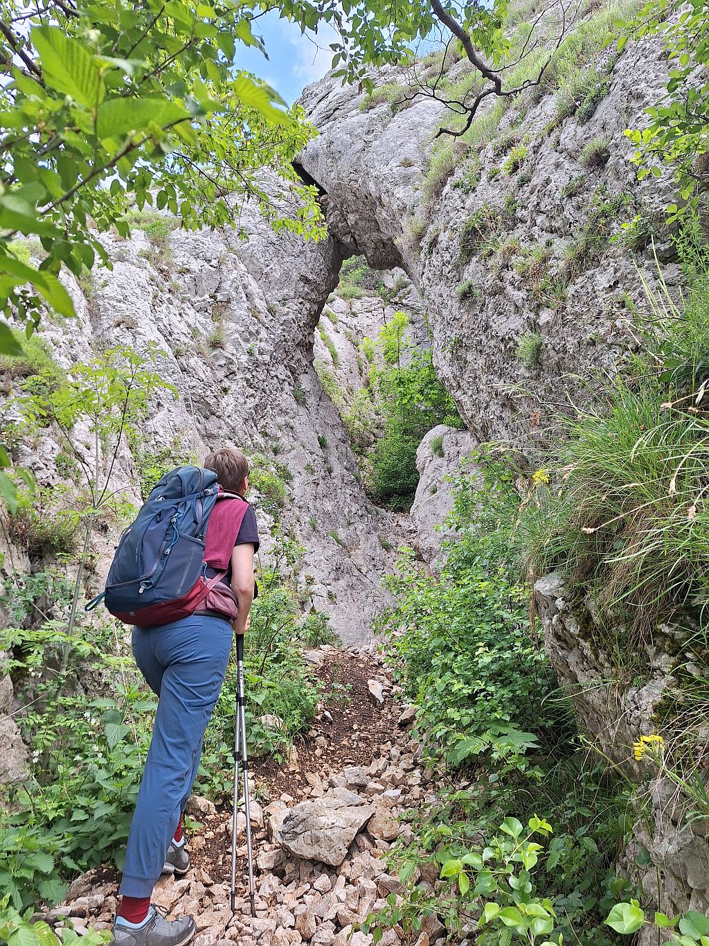 Wandern Slowenien Karst kleines Felsentor - Sento Wanderreisen