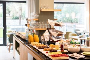 Hotel_Flora_Merano_Restaurant_Breakfast_Buffet_Fruehstueck_Essen_BeatricePilotto_3T1A3557