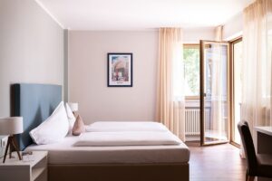 Hotel_Flora_Merano_Rooms_Doppelzimmer_Rose_BeatricePilotto_L1410368