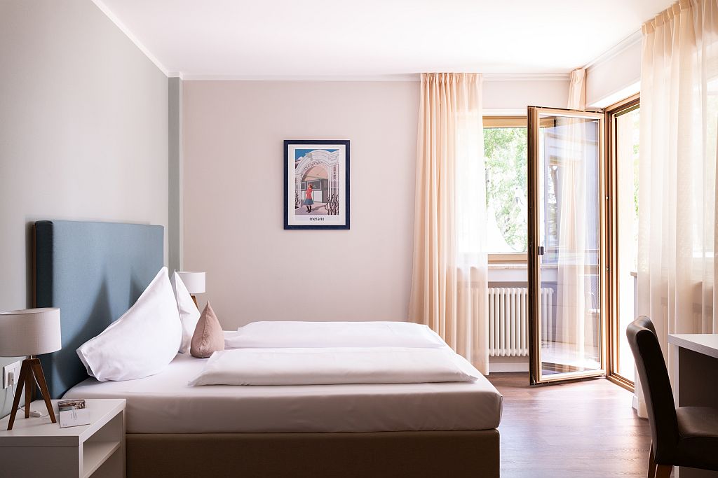 Hotel_Flora_Merano_Rooms_Doppelzimmer_Rose_BeatricePilotto_L1410368