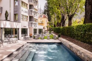 Hotel_Flora_Merano_Wellness_Garten_Freischwimmbad_BeatricePilotto_L1410329