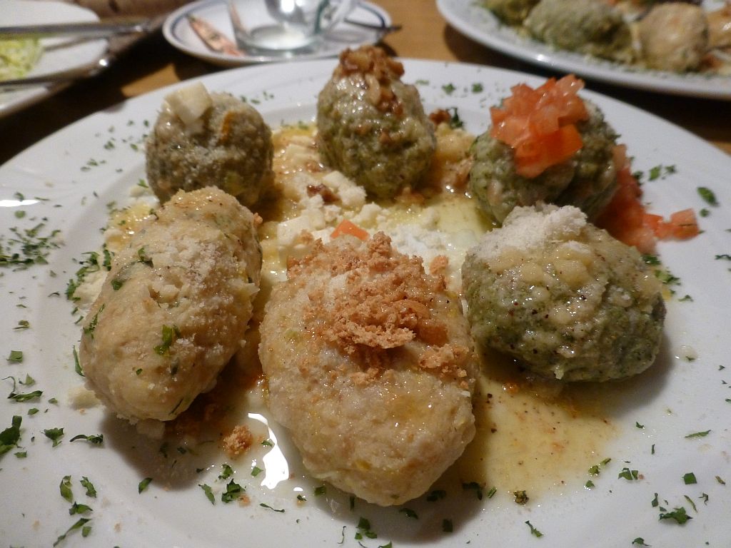 Südtirol Ultental Winterreise Knödel - Sento Wanderreisen