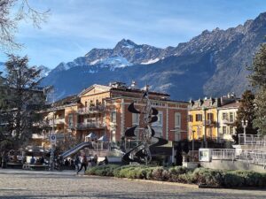Südtirol Meran Winter Promenade mit Bergen - Sento Wanderreisen