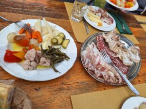 Wandern Italien Friaul Agriturismo Zarnic Antipasti - Sento Wanderreisen