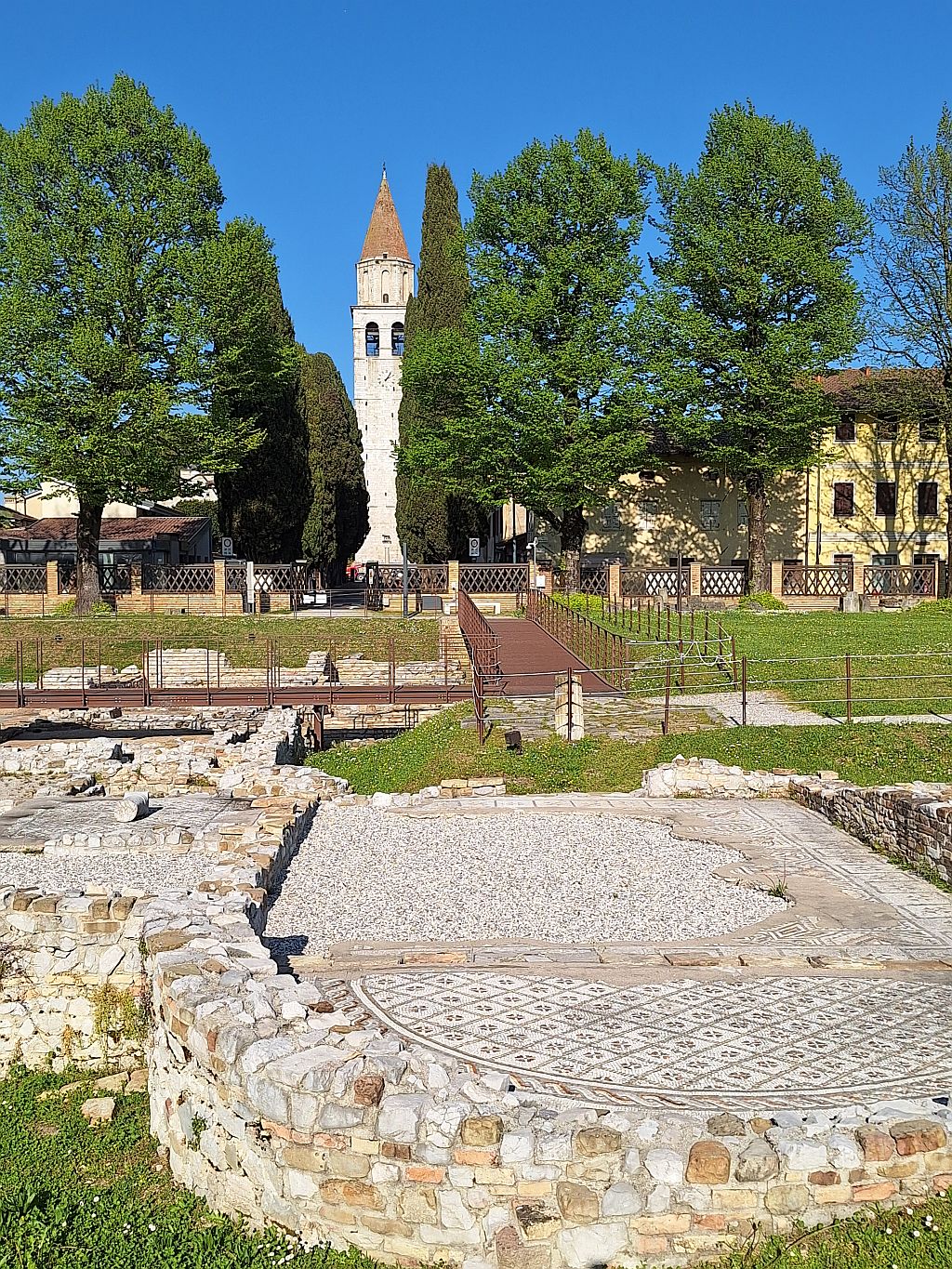 Wandern Italien Friaul Aquileia Dom 2 - Sento Wanderreisen