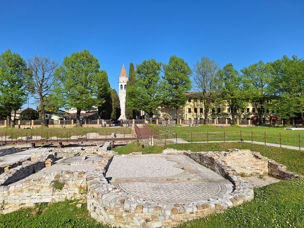 Wandern Italien Friaul Aquileia Dom Ausgrabungen - Sento Wanderreisen