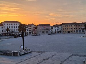 Wandern Italien Friaul Palmanova Piazza Grande Abendlicht - Sento Wanderreisen